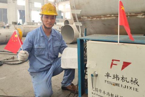 坚守“钢铁阵地”，诠释别样“中国红”