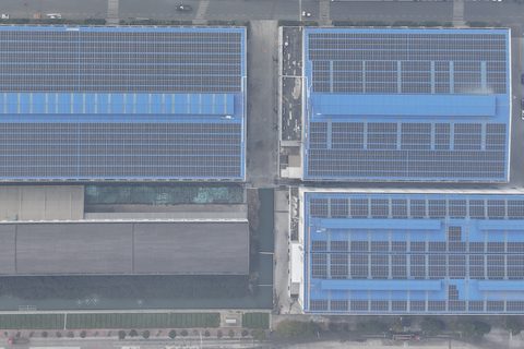  屋顶光伏系统 — 绿色制造践行者